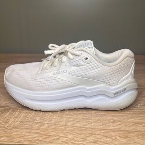 Brooks Ghost Max 2 Running Shoes White Women’s Size 6 Wide (D)